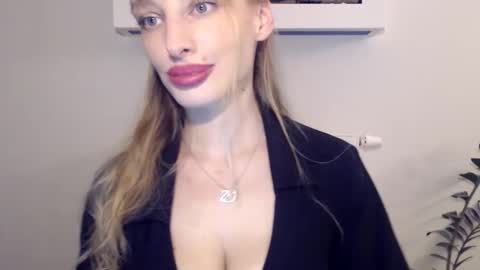 Snapshot of marilyndevilish chatting on January 2025 09:37:01 PM MarilynDevilish online show from January 2025 09:37:01 PM