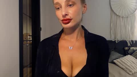 Snapshot of marilyndevilish chatting on September 2025 08:08:02 PM MarilynDevilish online show from September 2025 08:08:02 PM