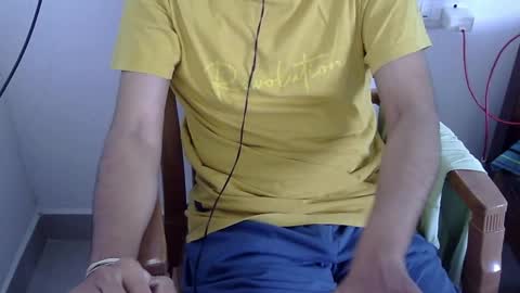 Snapshot of marinavine chatting on May 2026 03:47:02 AM The SHY UncutBoy online show from May 2026 03:47:02 AM
