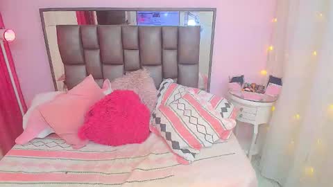 Nathaly online show from October 2025 01:44:02 PM