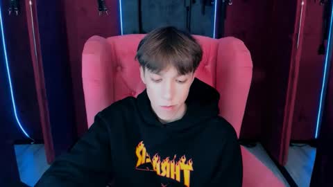 Mark online show from November 2025 03:23:02 PM