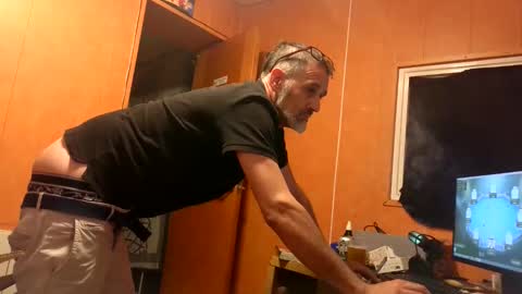 Snapshot of markbcnx chatting on September 2025 10:04:02 PM markbcnx online show from September 2025 10:04:02 PM