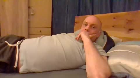 markus_7 online show from April 2026 06:10:01 PM