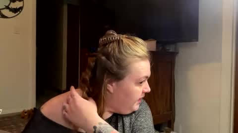 Snapshot of maroon_moon chatting on February 2025 01:59:01 PM maroon_moon online show from February 2025 01:59:01 PM