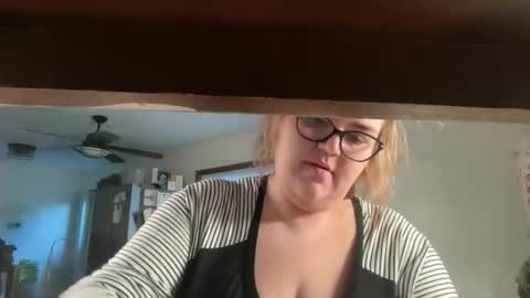 maroon_moon online show from November 2025 10:04:02 PM