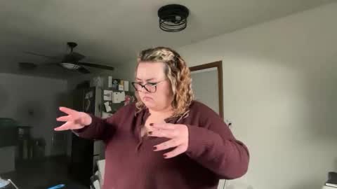 maroon_moon online show from December 2025 11:32:01 PM