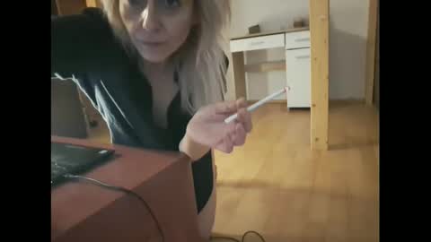 Snapshot of marrygorund chatting on January 2025 02:28:02 PM MaryGoRound online show from January 2025 02:28:02 PM