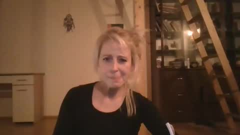 Snapshot of marrygorund chatting on March 2025 02:15:02 AM MaryGoRound online show from March 2025 02:15:02 AM