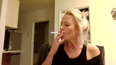 Snapshot of marrygorund chatting on November 2025 04:42:01 PM MaryGoRound online show from November 2025 04:42:01 PM