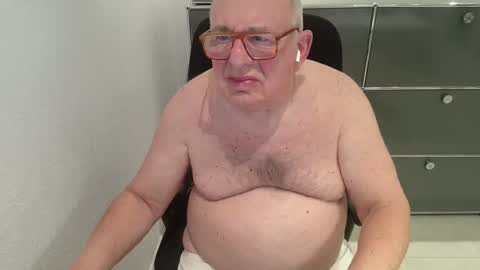 martin_1947 online show from October 2025 10:32:02 PM