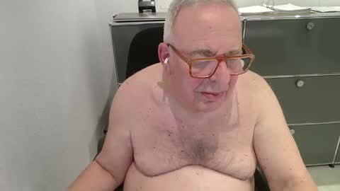 martin_1947 online show from January 2026 12:25:01 AM