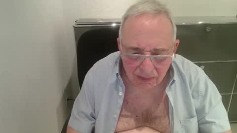 Snapshot of martin_1947 chatting on April 2026 09:53:02 PM martin_1947 online show from April 2026 09:53:02 PM