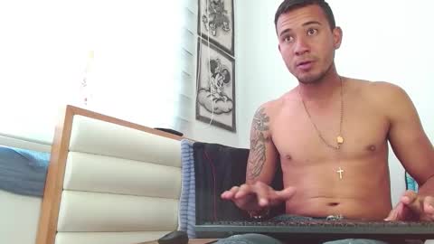 martin_smith20 online show from December 2025 01:05:02 PM