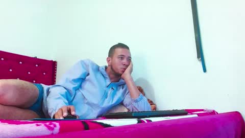 martin_smith20 online show from December 2025 11:17:01 AM