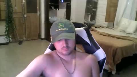 Snapshot of martingillesg chatting on February 2026 02:04:01 AM martingillesg online show from February 2026 02:04:01 AM