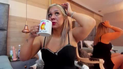 maryhawkey online show from April 2026 12:47:02 PM