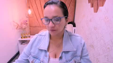 Marylin online show from September 2025 07:48:01 PM