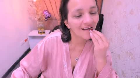 Marylin online show from October 2025 08:02:02 AM