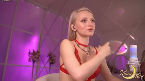 Snapshot of marylunamay chatting on October 2025 03:38:01 AM Mary online show from October 2025 03:38:01 AM