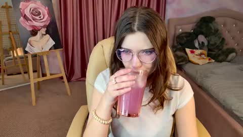 Snapshot of marymoorre chatting on November 2025 08:19:01 PM Mary online show from November 2025 08:19:01 PM