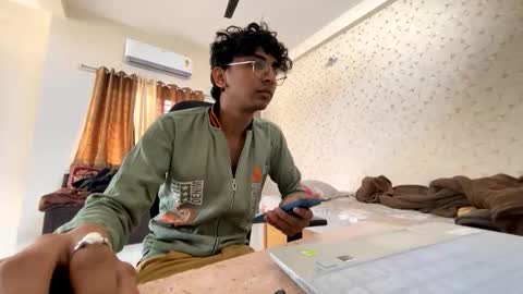 maskboyz2003 online show from November 2025 04:01:01 AM