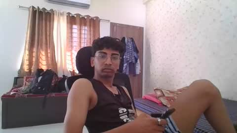 Mask Boy online show from November 2025 04:01:02 AM