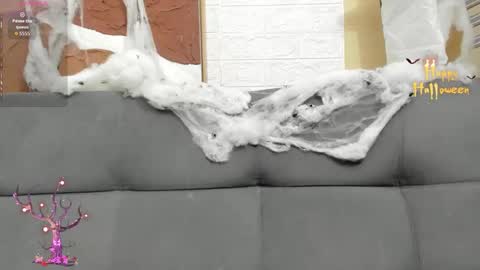 Snapshot of maskedgirl01 chatting on October 2025 07:47:02 PM Scarlet online show from October 2025 07:47:02 PM