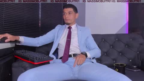 I am Massimo online show from December 2025 01:29:02 PM