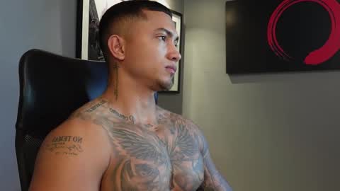 Snapshot of massimo_rizzo_ chatting on November 2025 08:33:02 PM Massimo online show from November 2025 08:33:02 PM