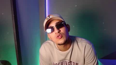 Snapshot of massimo_vidal chatting on December 2025 02:31:01 AM massimo_vidal online show from December 2025 02:31:01 AM