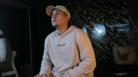 massimo_vidal online show from April 2026 07:19:01 PM