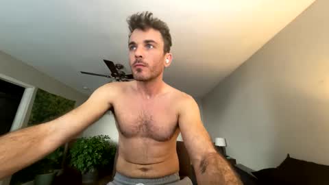 Snapshot of master_louie chatting on December 2024 06:06:02 PM muskyjockdick online show from December 2024 06:06:02 PM