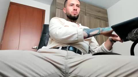 steven  online show from December 2025 05:08:02 PM