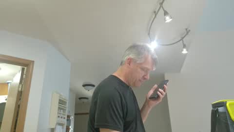 Snapshot of master_thorn chatting on September 2025 08:33:02 PM Master Thorn online show from September 2025 08:33:02 PM