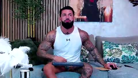 Snapshot of masterkingofmuscle chatting on June 2026 08:28:01 AM masterkingofmuscle online show from June 2026 08:28:01 AM