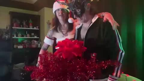 Snapshot of matchingtracksuits chatting on December 2024 01:37:01 AM Jer and Kel online show from December 2024 01:37:01 AM