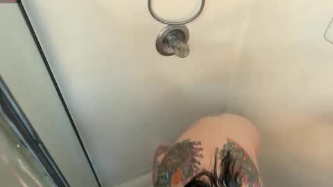 Snapshot of matchingtracksuits chatting on September 2025 03:45:01 PM Jer and Kel online show from September 2025 03:45:01 PM