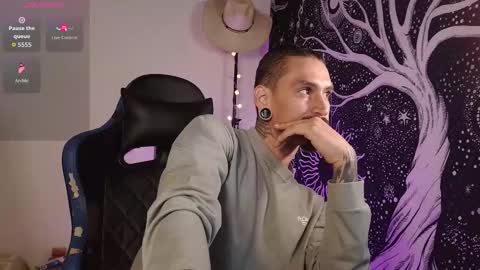 Mateo online show from November 2025 11:48:01 PM