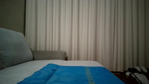 Snapshot of mateo_blu chatting on December 2025 09:20:02 PM Mateo Blu online show from December 2025 09:20:02 PM