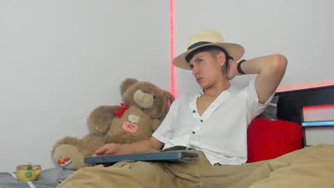 Snapshot of mateo_escobar chatting on October 2025 03:42:02 AM mateo_escobar online show from October 2025 03:42:02 AM