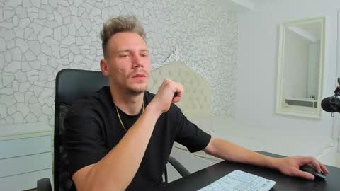 Snapshot of mateobenjamin chatting on December 2024 05:48:01 PM MateoBenjamin online show from December 2024 05:48:01 PM