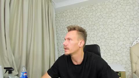 Snapshot of mateobenjamin chatting on December 2024 08:44:02 PM MateoBenjamin online show from December 2024 08:44:02 PM