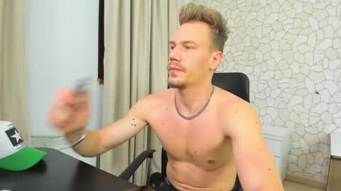 Snapshot of mateobenjamin chatting on January 2025 08:25:02 PM MateoBenjamin online show from January 2025 08:25:02 PM