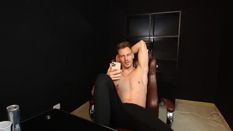 Snapshot of mateobenjamin chatting on January 2025 10:12:02 PM MateoBenjamin online show from January 2025 10:12:02 PM