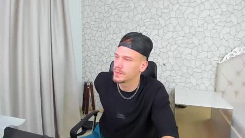 Snapshot of mateobenjamin chatting on January 2025 07:34:02 PM MateoBenjamin online show from January 2025 07:34:02 PM