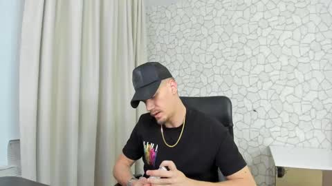 Snapshot of mateobenjamin chatting on January 2025 07:28:02 PM MateoBenjamin online show from January 2025 07:28:02 PM