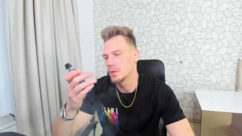 Snapshot of mateobenjamin chatting on February 2025 07:09:01 PM MateoBenjamin online show from February 2025 07:09:01 PM