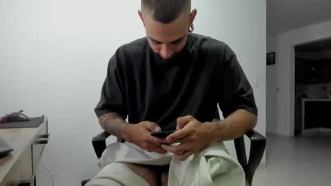 Snapshot of matheusbeard2 chatting on November 2025 10:42:02 PM Matheus online show from November 2025 10:42:02 PM