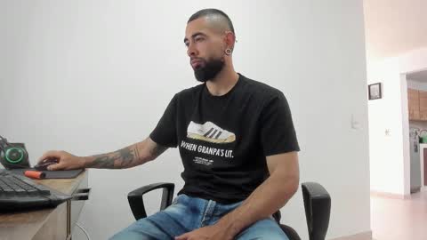 Snapshot of matheusbeard2 chatting on November 2025 08:20:01 PM Matheus online show from November 2025 08:20:01 PM