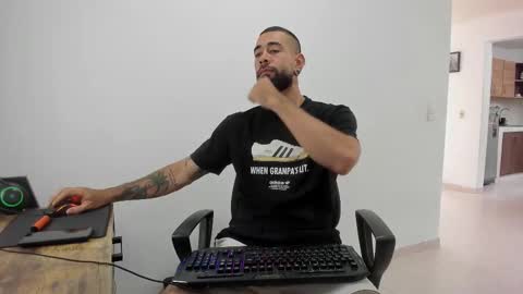 Snapshot of matheusbeard2 chatting on November 2025 04:31:02 PM Matheus online show from November 2025 04:31:02 PM